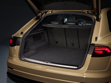 Audi Q8 I (4M) فيس ليفت (4M)، دفع رباعي 5 أبواب — حجرة الأمتعة