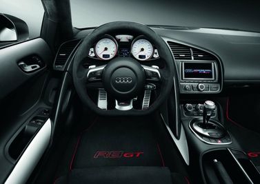 Audi R8 I (الطراز 42)، كوبيه GT — منطقة السائق