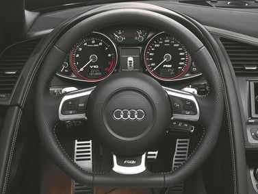 Audi R8 I (الطراز 42)، قابلة للتحويل — عجلة القيادة