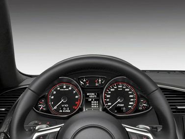 Audi R8 I (الطراز 42)، كوبيه — لوحة العدادات