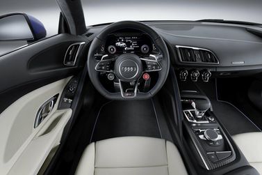 Audi R8 II (4S)، كوبيه — منطقة السائق