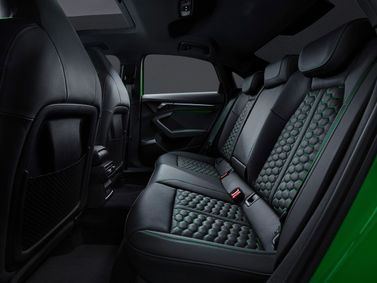 Audi RS 3 III (8Y), Седан — задние сиденья