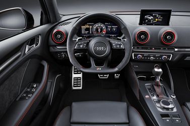 Audi RS 3 فيس ليفت II (8V) II (8V)، سيدان — منطقة السائق