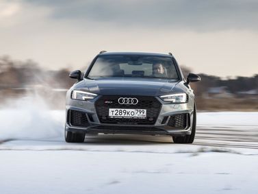 Audi RS 4 IV (B9), Wagon 5 doors — front view