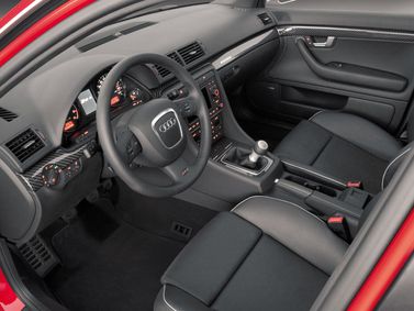 Audi RS 4 II (B7), Седан — место водителя