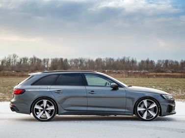 Audi RS 4 IV (B9), Wagon 5 doors — left side view