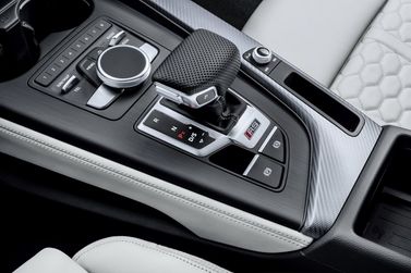 Audi RS 4 IV (B9), Wagon 5 doors — gear selector