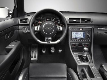 Audi RS 4 II (B7), Седан — место водителя