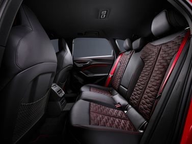 Audi RS 5 III (B10)، واجون 5 أبواب — المقاعد الخلفية