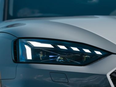 Audi RS 5 عملية فيس ليفت II (F5)، ليفتباك Sportback — المصباح الأمامي