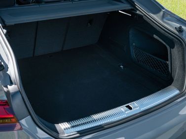 Audi RS 5 عملية فيس ليفت II (F5)، ليفتباك Sportback — حجرة الأمتعة
