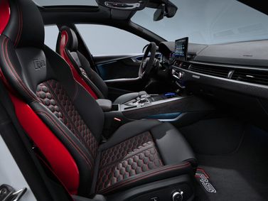 Audi RS 5 عملية فيس ليفت II (F5)، ليفتباك Sportback — منطقة السائق