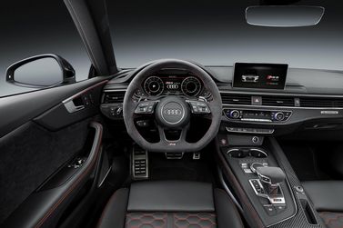 Audi RS 5 II (F5)، كوبيه — منطقة السائق
