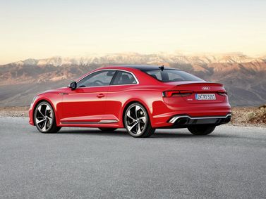 Audi RS 5 II (F5)، كوبيه — منظر خلفي أيمن