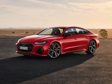 Audi RS 7 II (4K), Лифтбэк — вид спереди справа
