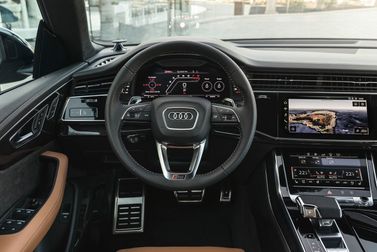 Audi RS Q8 I, Внедорожник 5 дв. — место водителя