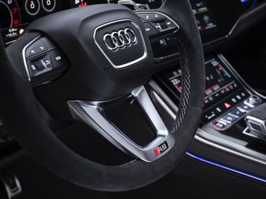 Audi RS Q8 أنا فيس ليفت، دفع رباعي 5 أبواب — عجلة القيادة