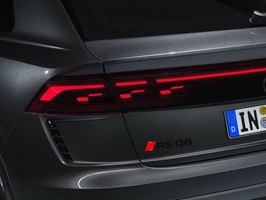 Audi RS Q8 أنا فيس ليفت، دفع رباعي 5 أبواب — المصباح الخلفي