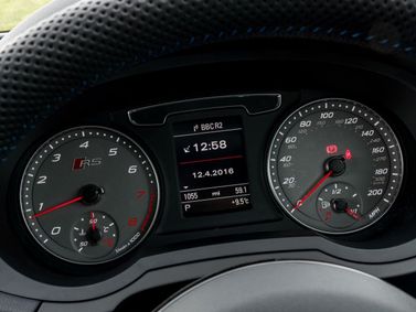 Audi RS Q3 I (8U) Рестайлинг, Внедорожник 5 дв. — панель приборов
