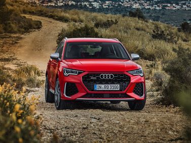 Audi RS Q3 II (F3)، دفع رباعي 5 أبواب — منظر أمامي