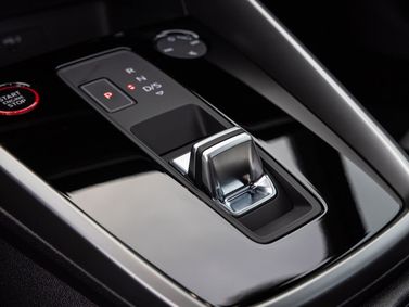 Audi S3 IV (8Y), Седан — селектор коробки передач