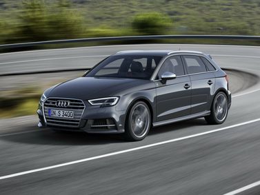 Audi S3 فيس ليفت III (8 فولت)، هاتشباك 5 أبواب Sportback — منظر أمامي أيمن