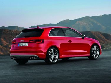 Audi S3 III (8 فولت)، هاتشباك 3 أبواب — منظر خلفي أيمن