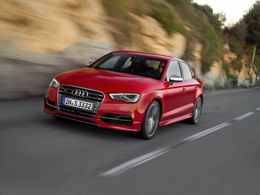 Audi S3 III (8 فولت)، سيدان — منظر أمامي أيمن