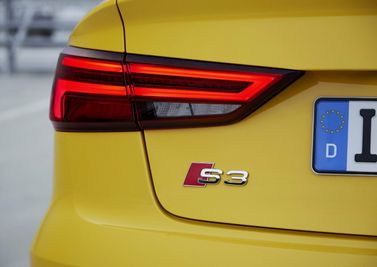 Audi S3 فيس ليفت III (8 فولت)، قابلة للتحويل — الجزء الخلفي من السيارة عن قرب