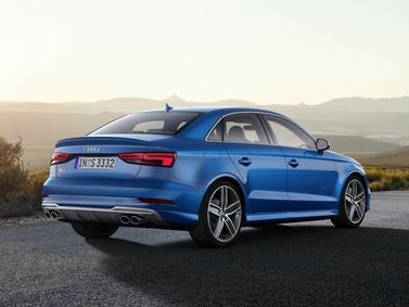 Audi S3 فيس ليفت III (8 فولت)، سيدان — منظر خلفي أيمن