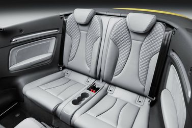 Audi S3 فيس ليفت III (8 فولت)، قابلة للتحويل — المقاعد الخلفية