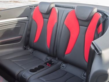 Audi S3 III (8 فولت)، قابلة للتحويل — المقاعد الخلفية