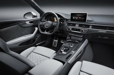 Audi S5 II (F5)، ليفتباك Sportback — منطقة السائق