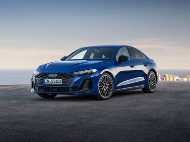 Audi S5 III (B10)، ليفتباك Sportback — منظر أمامي بزاوية ثلاثة أرباع