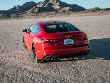 Audi S5 عملية فيس ليفت II (F5)، ليفتباك Sportback — منظر خلفي أيسر