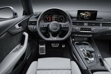 Audi S5 II (F5)، ليفتباك Sportback — منطقة السائق