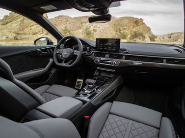 Audi S5 عملية فيس ليفت II (F5)، ليفتباك Sportback — منظر عام للمقصورة