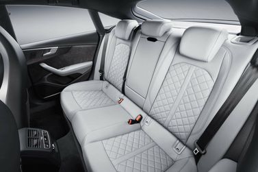 Audi S5 II (F5)، ليفتباك Sportback — المقاعد الخلفية