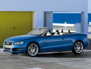 Audi S5 I (8T)، قابلة للتحويل — منظر أمامي أيمن