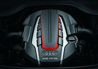 Audi S8 III (D4)، سيدان — حجرة المحرك