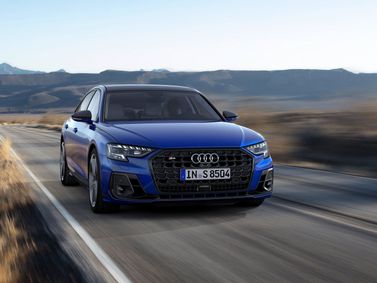 Audi S8 عملية فيس ليفت IV (D5)، سيدان — منظر أمامي