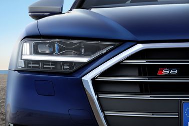 Audi S8 IV (D5)، سيدان — الجزء الأمامي من السيارة عن قرب