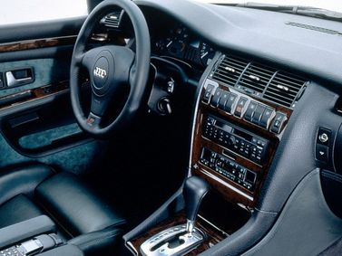 Audi S8 I (D2)، سيدان — منطقة السائق