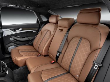 Audi S8 فيس ليفت III (D4) D3 (D4)، سيدان — المقاعد الخلفية