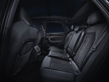 Audi SQ5 ثالثاً، دفع رباعي 5 أبواب — المقاعد الخلفية
