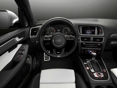 Audi SQ5 I (8R)، دفع رباعي 5 أبواب — منطقة السائق