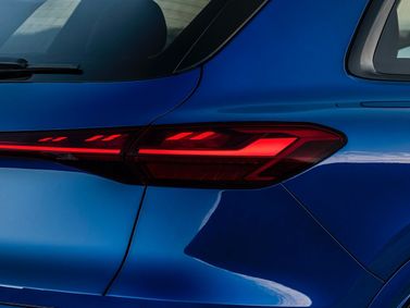 Audi SQ5 ثالثاً، دفع رباعي 5 أبواب — المصباح الخلفي