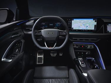 Audi SQ5 ثالثاً، دفع رباعي 5 أبواب — منطقة السائق