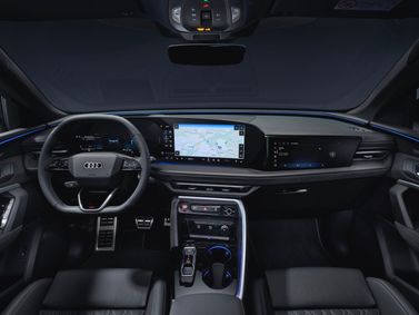 Audi SQ5 ثالثاً، دفع رباعي 5 أبواب — منطقة السائق