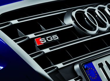 Audi SQ5 I (8R)، دفع رباعي 5 أبواب — شعار السيارة واسم الطراز